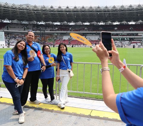 FOTO: Begini Situasi GBK Jelang Misa Suci Paus Fransiskus, Ribuan Jemaat Terus Berdatangan