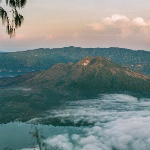 Kisah di Balik Pesona Danau Batur Bali, Ada Manusia Raksasa yang Porsi Makannya Setara 1.000 Orang Biasa