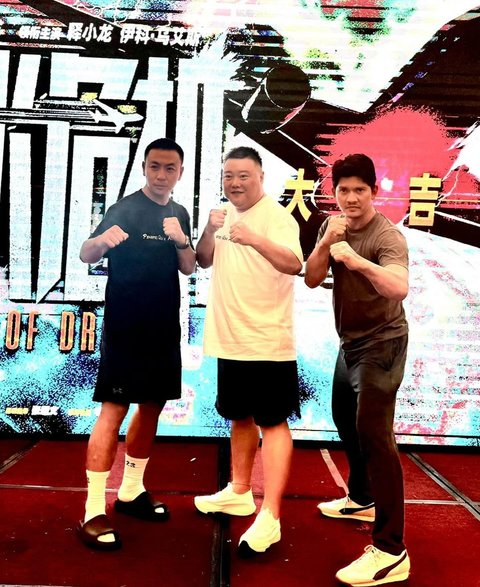 Potret Iko Uwais Bersama Ashton Chen Pemeran Shi Xiao Long Teman Boboho di Shaolin Popey, Rekan Seleb 'Legend ini'