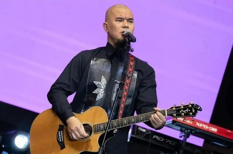 Ahmad Dhani Puji Kecantikan Pacar Ketiga Putranya 'Yang Penting Enak Dilihat'