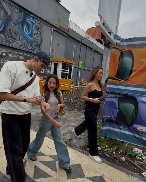 Aisar Khaled Unggah Foto Bareng Jennifer Coppen, Fans Fuji An Ngamuk hingga Usir Youtuber Malaysia Ini dari Indonesia