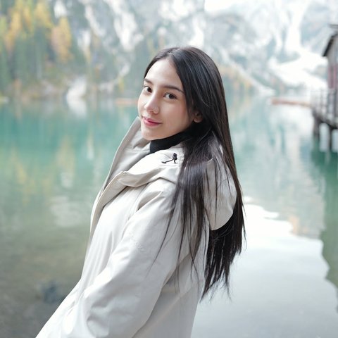 Sambut 2025 dengan Unggah Foto-Foto Cantik Sepanjang 2024, Caption Anya Geraldine Bikin Haru