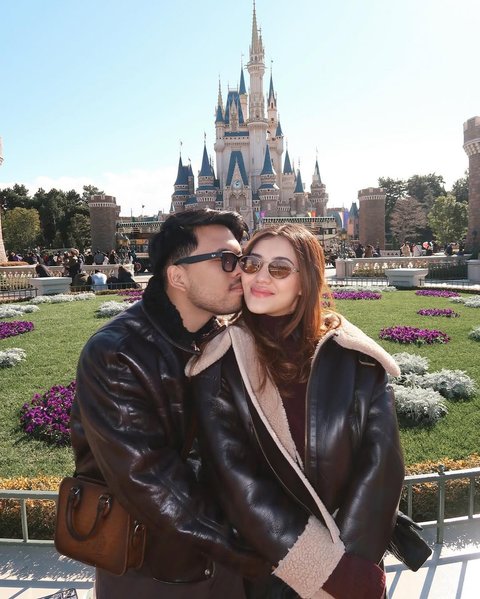 Aaliyah Massaid dan Thariq Halilintar Tampil Romantis Main di Disneyland Tokyo, Netizen: Bahagianya Nular