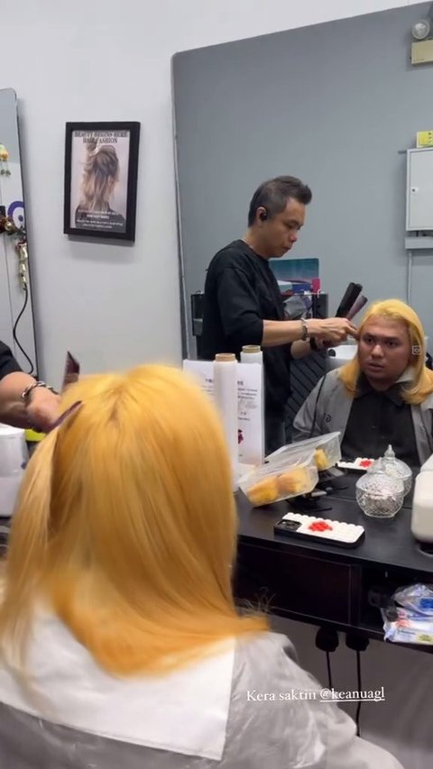 Cerita Kocak Keanu Agl Lagi Cat Rambut di Luar Negeri, Salonnya Mendadak Tutup Padahal Masih Proses Bleaching