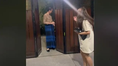 Viral, Cewek Ini Iseng Kunjungi Rumah Jokowi di Solo dan Tak Menyangka Dibukakan Pintu Langsung