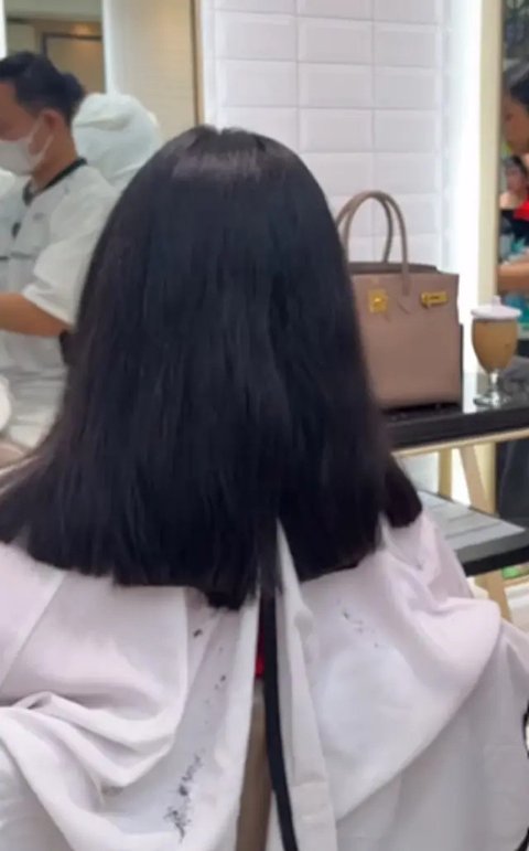 Penampilan Terbaru Erina Gudono dengan Gaya Rambut Bob, Tas mewahnya Ikut Curi Perhatian