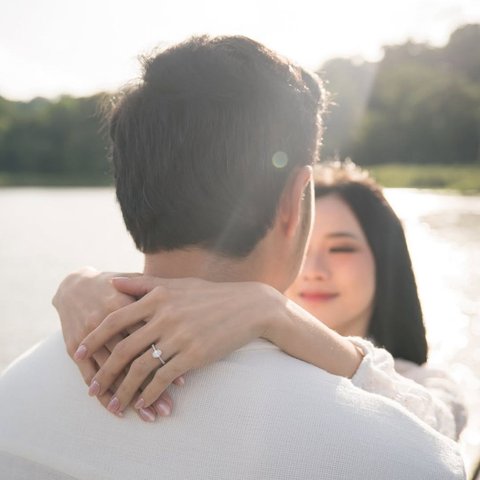 Jessica Jane Pamer Foto Bareng Erwin Phang Pakai Latar Biru, Bakal Menikah Tahun Ini?