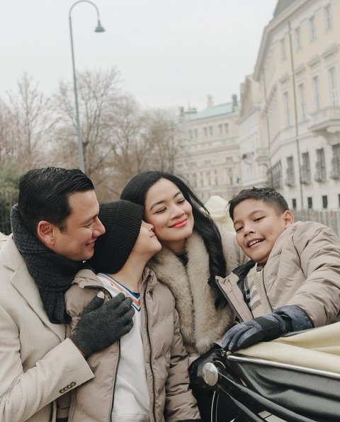 7 Potret Keluarga Titik Kamal dan Christian Sugiono Pulang Kampung ke Jerman, Lanjut Keliling Eropa Bareng Anak-Anak