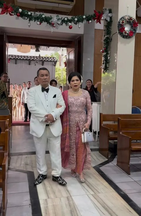 Tampil Serba Mewah dan Elegan, 7 Potret Penampilan Keluarga Hotman Paris saat Pernikahan Frank Hutapea dan Winona Delany