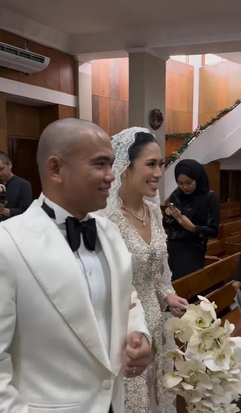 Tampil Serba Mewah dan Elegan, 7 Potret Penampilan Keluarga Hotman Paris saat Pernikahan Frank Hutapea dan Winona Delany