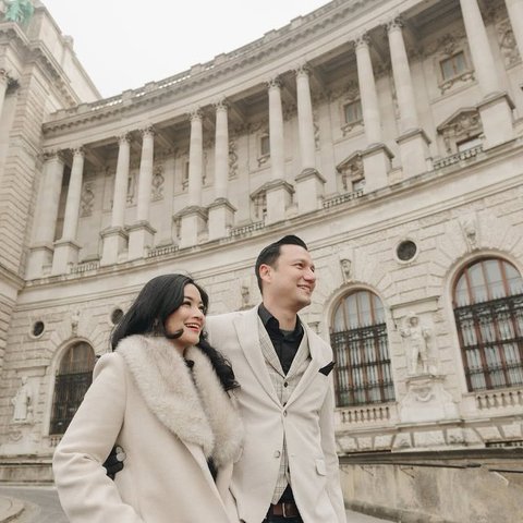 Potret Titi Kamal dan Christian Sugiono Liburan di Austria, Pacaran Sejak 1999 Hingga Kini Tetap Langgeng & Romantis