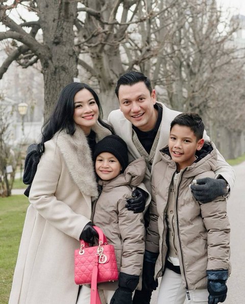 Potret Titi Kamal dan Christian Sugiono Liburan di Austria, Pacaran Sejak 1999 Hingga Kini Tetap Langgeng & Romantis