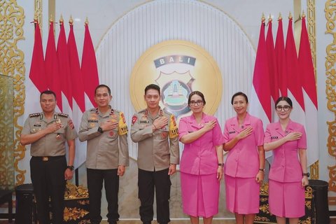 Penuh Kebanggaan, Intip Penampilan Memikat Uut Permatasari Dampingi Suami Naik Pangkat Jadi Kombes Pol