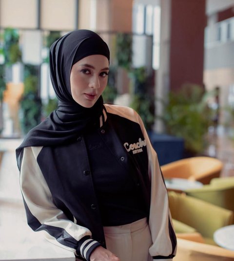 Inspirasi Gaya Hijab Paula Verhoeven, Cocok Dipakai untuk Acara Santai hingga Formal