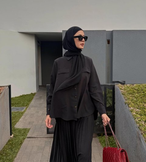 Inspirasi Gaya Hijab Paula Verhoeven, Cocok Dipakai untuk Acara Santai hingga Formal