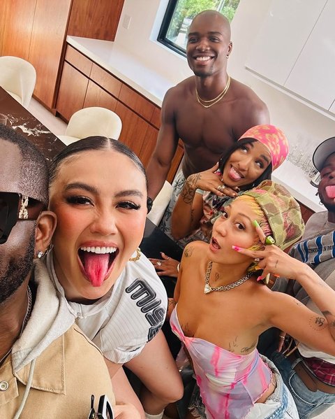 Agnez Mo Pamer Kebersamaan dengan Selebriti Dunia, Netizen Tak Sabar Menanti Album Baru