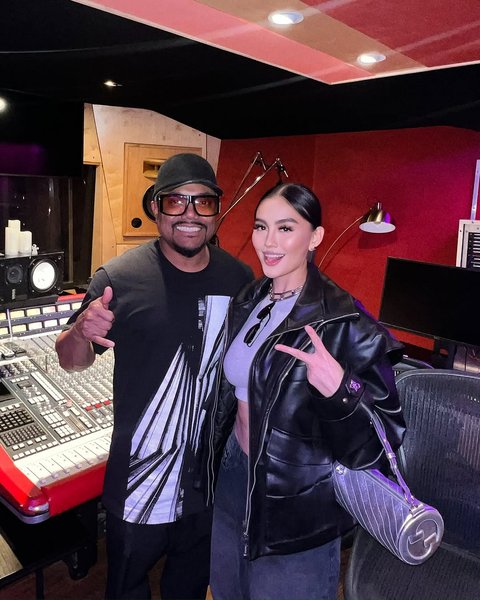 Agnez Mo Pamer Kebersamaan dengan Selebriti Dunia, Netizen Tak Sabar Menanti Album Baru