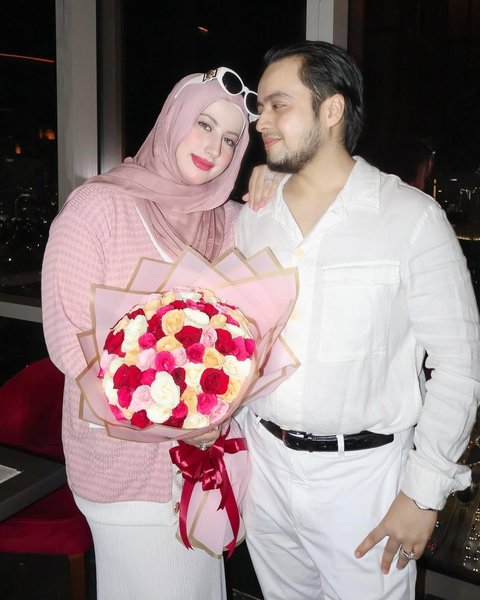 Potret Makan Malam Romantis Tasyi Athasyia dan Suami Rayakan Ulang Tahun Pernikahan ke-10