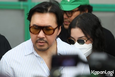 Potret David Eks Naif Damping Sang Putri Audrey Davis ke Pengadilan Untuk Kasus Video Syur, Persidangan Ditunda