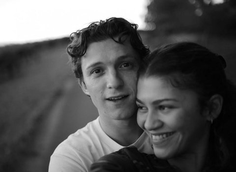 Dikabarkan Baru Dilamar Tom Holland, Cincin Berlian Zendaya Kini Jadi Sorotan