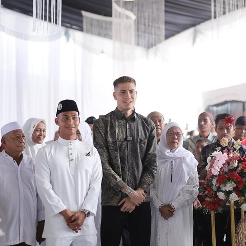 Potret Haru Aisar Khaled Jadi Saksi Nikah Karyawannya, Beri Kado Luar Biasa