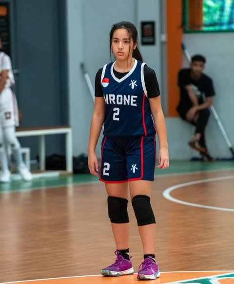 Potret Mikhayla Bakrie Anak Ria Ramadhani saat Main Basket, Tampil Karismatik dan Sporty Abis