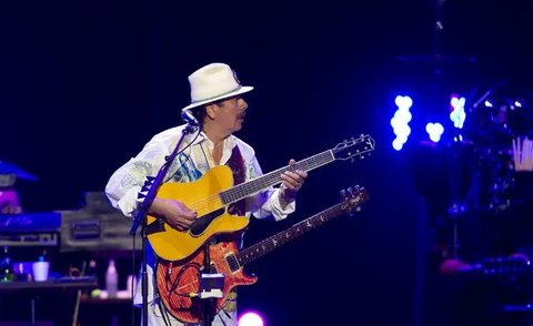 Gara-Gara Jatuh Jari Kelingking Carlos Santana Patah, Terpaksa Tunda Show di Las Vegas