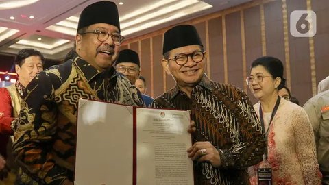 FOTO: Senyum Pramono-Rano Resmi Ditetapkan Jadi Gubernur dan Wakil Gubernur Jakarta Terpilih