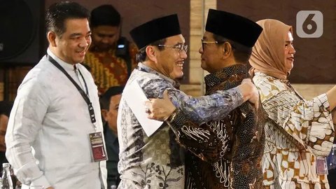 FOTO: Senyum Pramono-Rano Resmi Ditetapkan Jadi Gubernur dan Wakil Gubernur Jakarta Terpilih