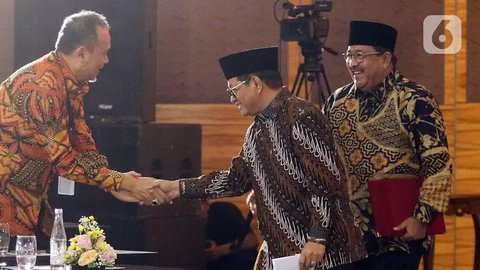 FOTO: Senyum Pramono-Rano Resmi Ditetapkan Jadi Gubernur dan Wakil Gubernur Jakarta Terpilih