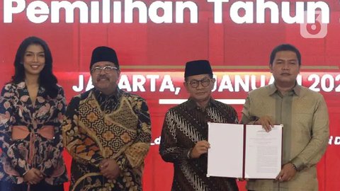 FOTO: Senyum Pramono-Rano Resmi Ditetapkan Jadi Gubernur dan Wakil Gubernur Jakarta Terpilih