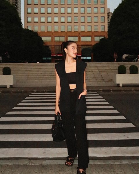 Penampilan Kece Andi Annisa Iasyah Berbalut Baju Hitam, dari Casual hingga Sporty