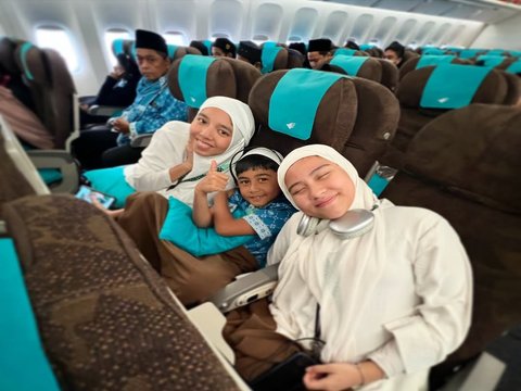 Meisya Siregar dan Bebi Romeo Ajak Keluarga Laksanakan Umrah Bersama