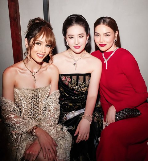 Hadiri Exhibition Bvlgari, Cinta Laura Pamer Kedekatan dengan Liu Yifei hingga Anne Hathaway