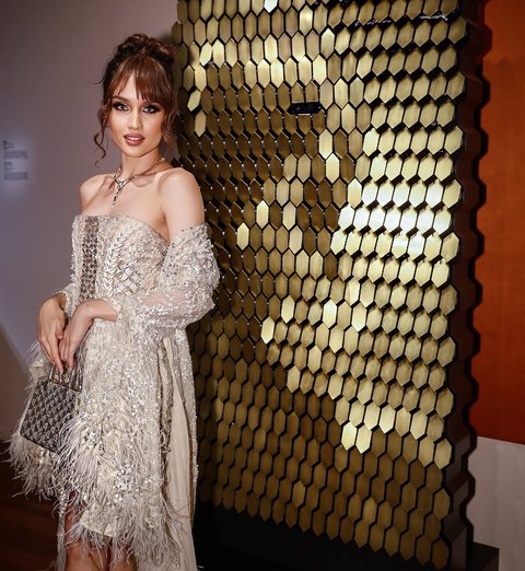 Hadiri Exhibition Bvlgari, Cinta Laura Pamer Kedekatan dengan Liu Yifei hingga Anne Hathaway