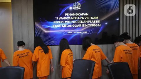 FOTO: Ditjen Imigrasi Tangkap 17 WN Vietnam Pekerja Klinik Bedah Kecantikan di Pluit