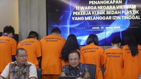 FOTO: Ditjen Imigrasi Tangkap 17 WN Vietnam Pekerja Klinik Bedah Kecantikan di Pluit