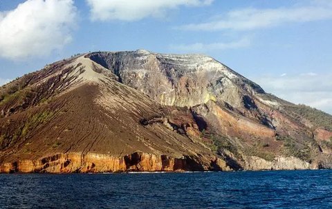 Status Terkini Gunung Iya, Sudah Turun Namun Masih Berbahaya