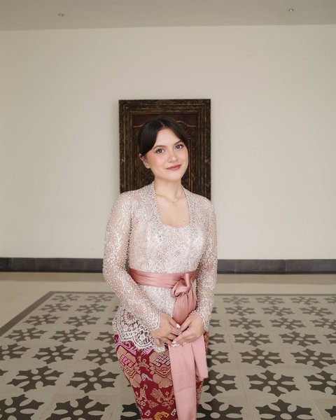 Cantik Banget khas Indonesia, Intip Penampilan Marsha Aruan Tampil Anggun saat Kenakan Kebaya yang Curi Perhatian