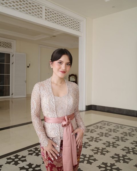 Cantik Banget khas Indonesia, Intip Penampilan Marsha Aruan Tampil Anggun saat Kenakan Kebaya yang Curi Perhatian