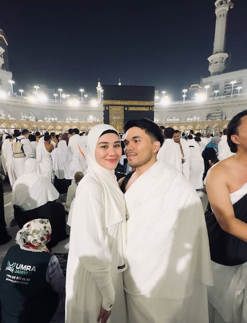 Thariq Halilintar dan Aaliyah Massaid Jalani Umrah Bersama, Caption Haru Penuh Syukur