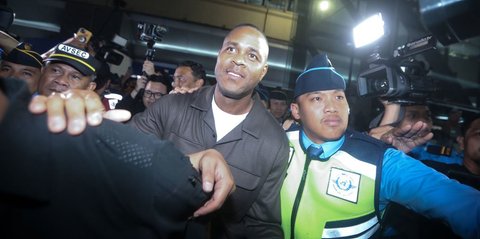 Patrick Kluivert Belajar Bahasa Indonesia, Ucapkan Selamat Malam saat Tiba di Jakarta