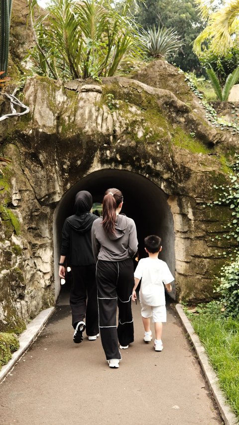 Momen Harmonis Air Bumi dan Ara Liburan Ditemani Anak-Anak Haldy Sabri Tanpa Orang Tua Mereka, Irish Bella Pergi ke Belgia