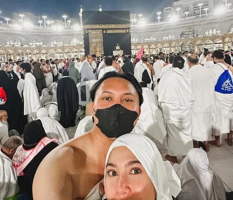 8 Potret Cantik Mahalini Pakai Hijab saat Umrah Perdana Bareng Rizky Febian Meski Sedang Hamil Anak Pertama, Pesona Bumil Bikin Pangling