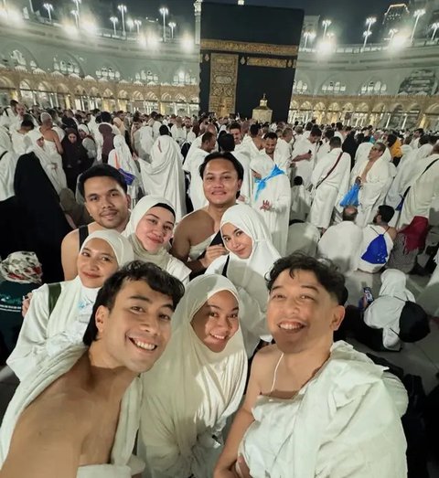 8 Potret Cantik Mahalini Pakai Hijab saat Umrah Perdana Bareng Rizky Febian Meski Sedang Hamil Anak Pertama, Pesona Bumil Bikin Pangling