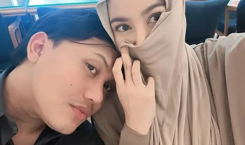 8 Potret Cantik Mahalini Pakai Hijab saat Umrah Perdana Bareng Rizky Febian Meski Sedang Hamil Anak Pertama, Pesona Bumil Bikin Pangling