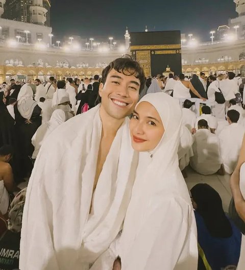 4 Potret Persahabatan 'Til Jannah' Para Selebriti, Awali Tahun Baru 2025 dengan Umrah Bareng dengan Pasangan Masing-Masing