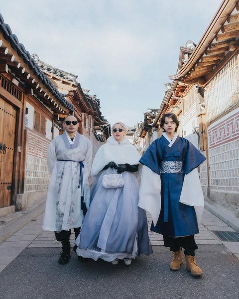 7 Tampan dan Gagah Potret Noah Sinclair Anak BCL saat Pakai Hanbok, Terpancar Aura Putra Mahkota