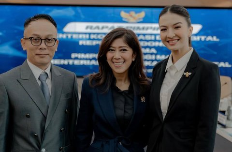 Pakai Asesoris Bros Emas, Raline Shah Tampil Anggun di Pelantikan Staf Khusus Komdigi