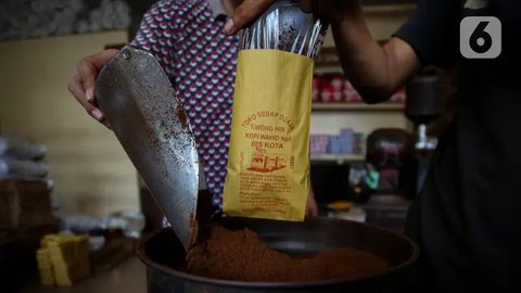 FOTO: Geliat Kopi Bis Kota yang Legendaris di Sudut Jatinegara, Tetap Bertahan Berkat Cita Rasa